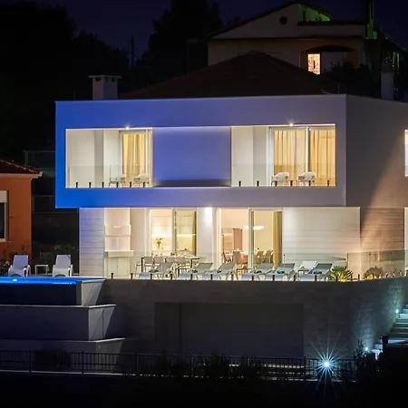 بيت للعطل Beautiful Home In Trogir With Sauna