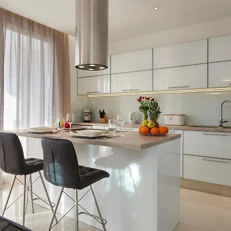 بيت للعطل Beautiful Home In Trogir With Sauna *